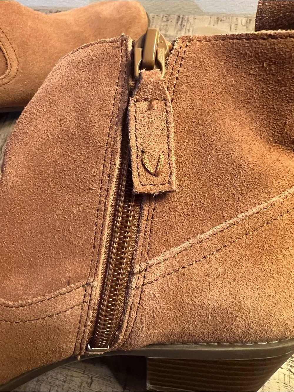 EUC- Vionic Vera Suede Ankle Booties in Toffee Brown with Inside Zip.Size 9.5